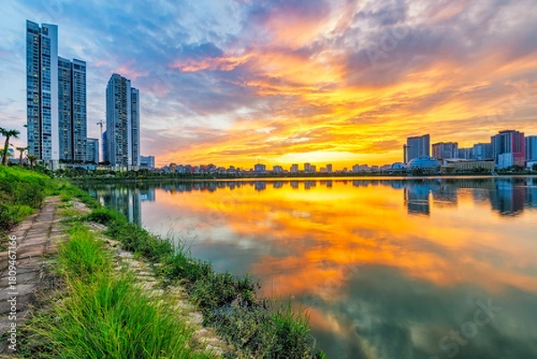 Fototapeta Cau Giay Park Lake Sunset, Hanoi Skyline Reflection