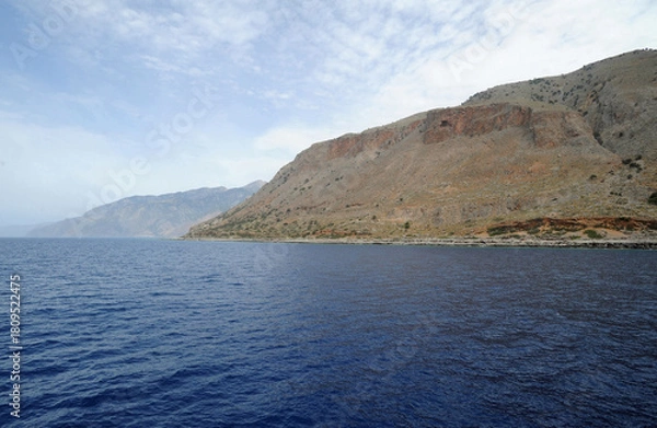 Fototapeta La côte à l'ouest du port de Loutro près d'Anopoli dans les Sfakia en Crète
