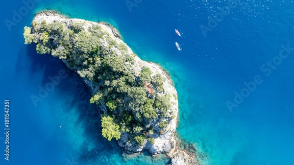 Fototapeta Stunning overhead view of rugged cliffs and crystal-clear Mediterranean water.