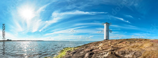 Obraz Panoramiczny obraz wybrzeża przy latarni morskiej w Świnoujściu, Polska