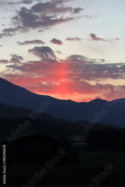 Obraz 山に沈む夕日