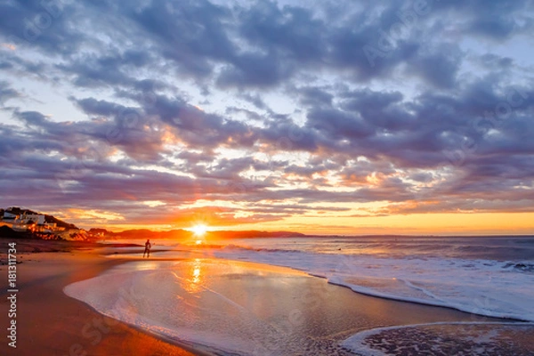 Fototapeta 鎌倉高校前のサーファーと日の出