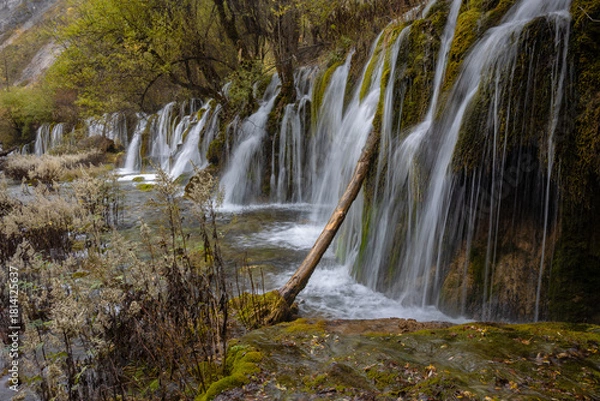 Obraz The  Arrow Bamboo Lake Waterfall in Jiuzhaigou National Park is a famous tourist attraction in Sichuan, especially during the autumn leaves season, China
