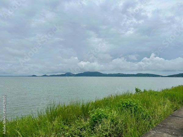 Fototapeta lake and clouds