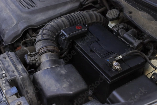 Obraz 자동차 엔진룸 장착 배터리 클로즈업