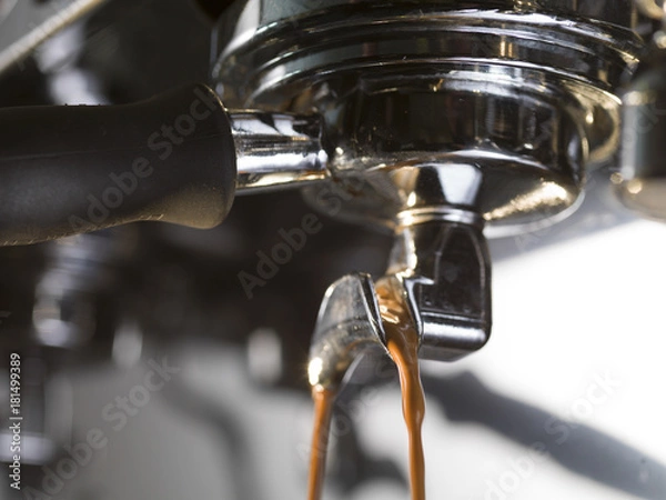 Obraz espresso extraction with a proffessional coffee machine, close up
