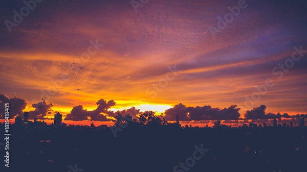 Obraz Vibrant Evening Sky with Dramatic Cloudscape