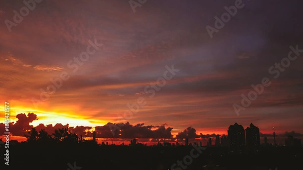 Obraz Vibrant Evening Sky with Dramatic Cloudscape