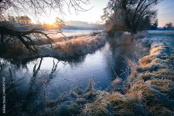 Obraz Sonnenaufgang an einem eisigen Morgen