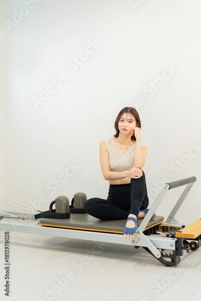 Obraz ピラティス女子 日本人女性がポーズ
