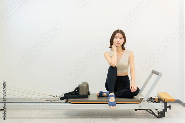 Obraz ピラティス女子 日本人女性がポーズ