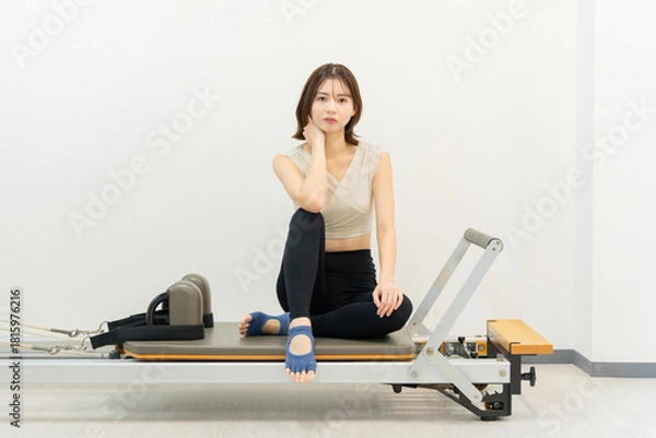 Obraz ピラティス女子 日本人女性がポーズ