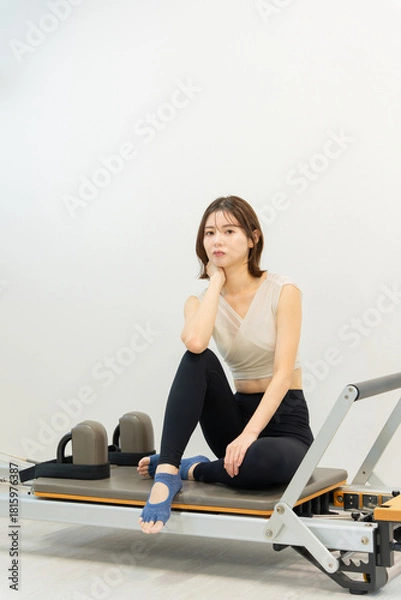 Obraz ピラティス女子 日本人女性がポーズ