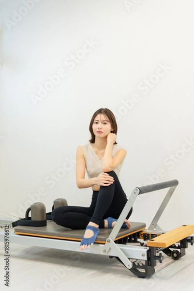 Obraz ピラティス女子 日本人女性がポーズ