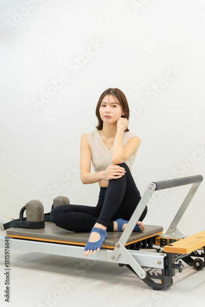 Obraz ピラティス女子 日本人女性がポーズ