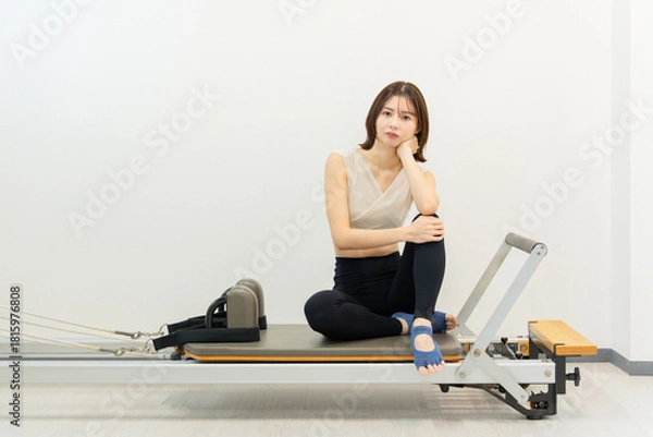 Obraz ピラティス女子 日本人女性がポーズ