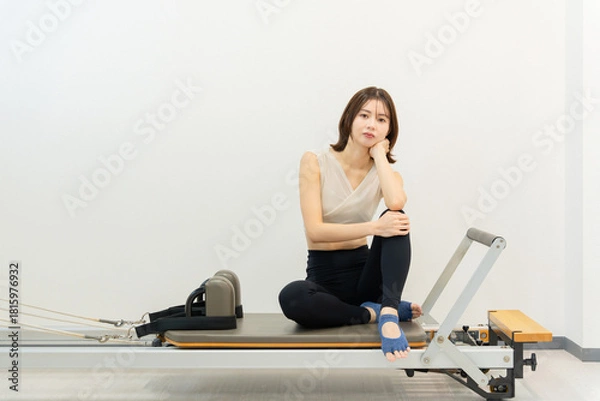 Obraz ピラティス女子 日本人女性がポーズ
