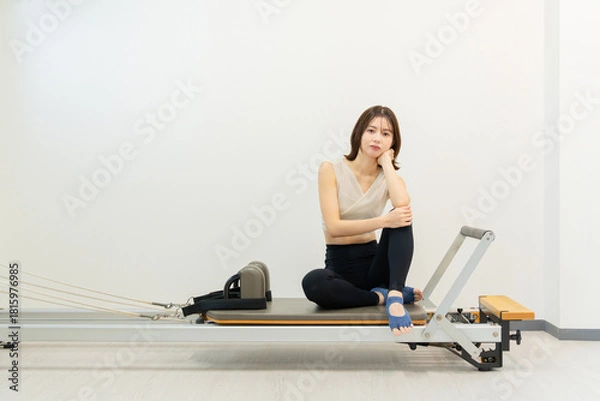 Obraz ピラティス女子 日本人女性がポーズ