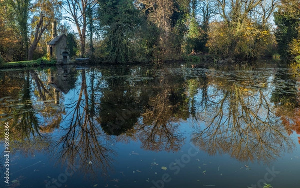Obraz Autumn glory reflected in water