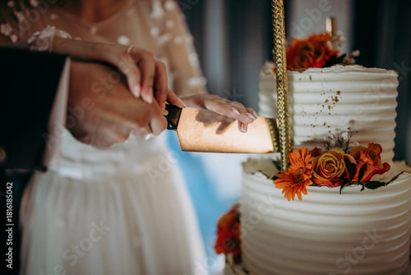 Fototapeta Krojenie tortu weselnego