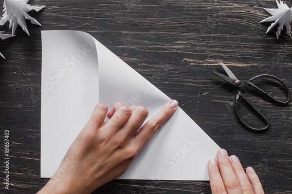 Obraz Paper Christmas tree making. Step by step, tutorial