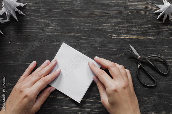 Obraz Paper Christmas tree making. Step by step, tutorial