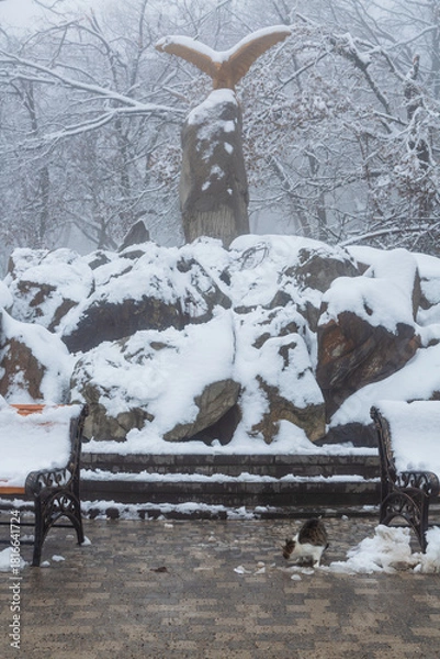 Obraz Sculpture of an Eagle in the park of resort town of Zheleznovodsk in winter with deep fog. Zheleznovodsk, Russia