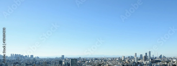 Obraz  日本の東京都市景観・雲一つない澄み切った青空「新宿の高層ビル群（画面左）や池袋の高層ビル群（画面右）などを望む」
