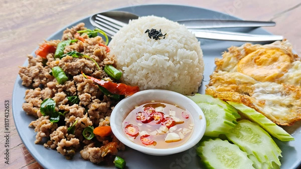 Obraz Stir-fried rice with basil, minced pork and fried egg
