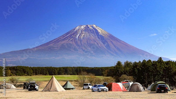 Fototapeta 晩秋の富士山麓朝霧高原のキャンプ場から富士山の絶景　　静岡県富士宮市　日本