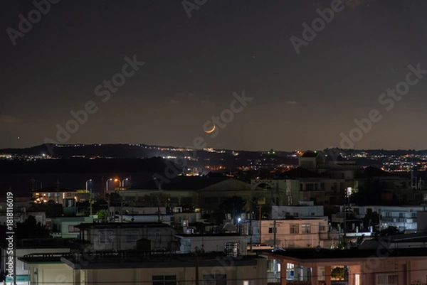 Obraz 三日月の見える街の夜景