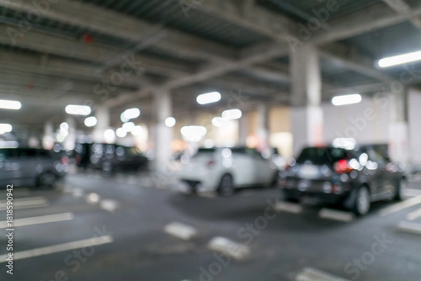 Obraz コンクリートの柱が並ぶ地下駐車場　コピースペース