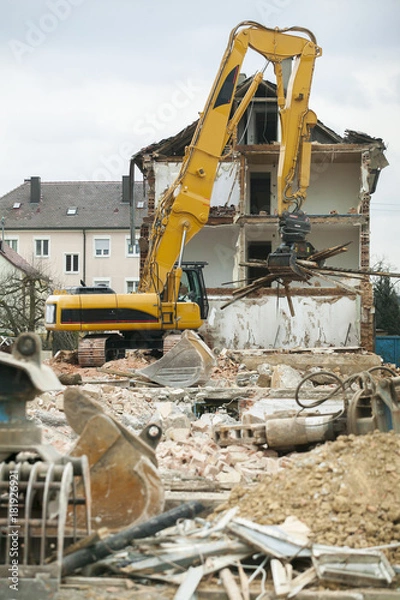 Obraz Bagger beim Abriss eines alten Wohnhauses