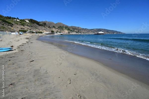 Obraz Malibu beach with Malibu Pier in the background. 