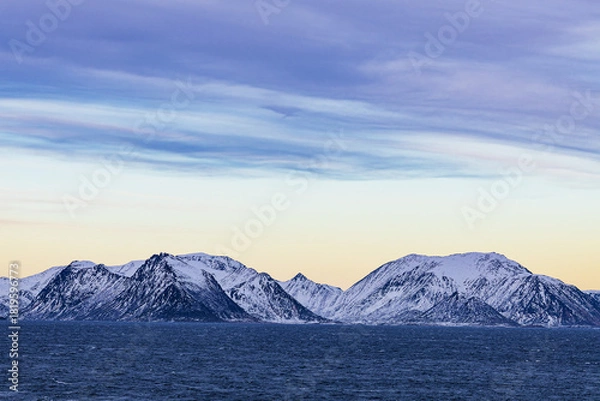 Obraz Berge und Felsen im Winter nahe Øksfjord in Norwegen