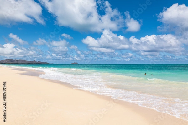 Fototapeta Waimānalo Beach Park, Honolulu, Windward Coast Oahu, Hawaii. Pacific Ocean. Cumulus clouds are clouds that have flat bases and are often described as puffy, cotton-like, or fluffy in appearance. 