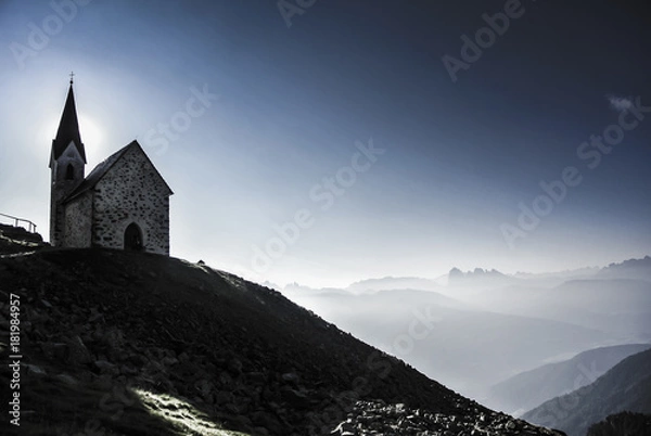 Fototapeta The chapel at the Latzfonser Kreuz at sunrise with a view on Dololmtes