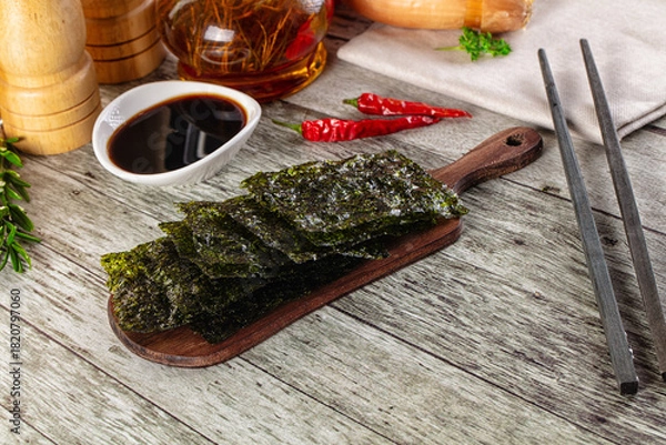 Obraz Seaweed roasted nori chips heap