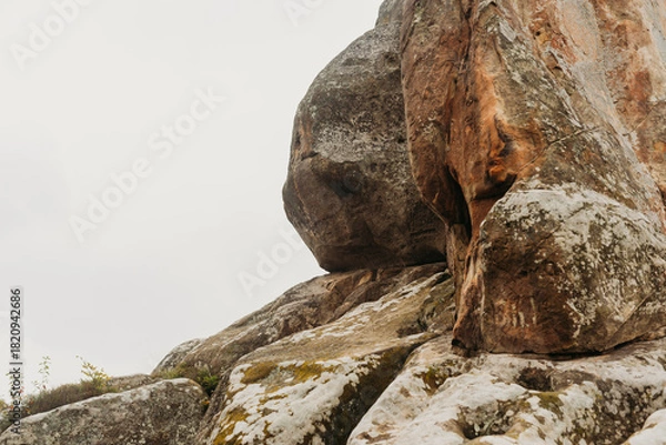 Fototapeta Rocky cliffs and green mountain landscape in the Ukrainian Carpathians — natural sandstone formations and forest view