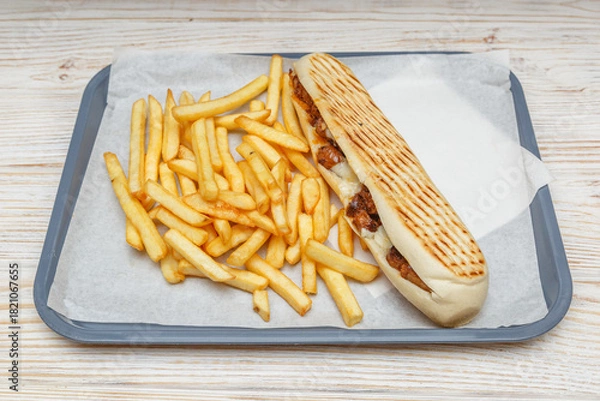 Obraz Panini merguez fromage avec frites – Fast food / Restauration rapide
