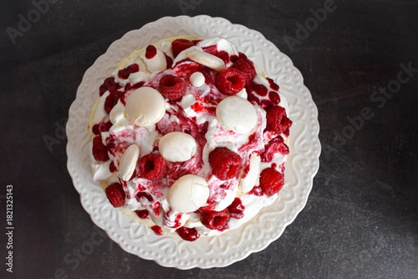 Obraz cake with raspberry