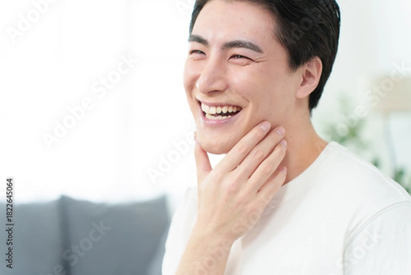 Obraz 男性の横顔　メンズケア　メンズビューティー　ヒゲ脱毛　顎髭