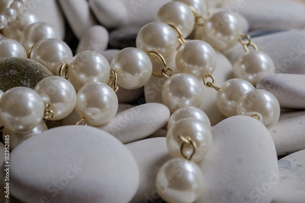 Obraz украшение из жемчуга на гальке