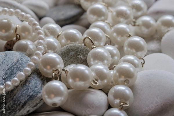 Obraz украшение из жемчуга на гальке