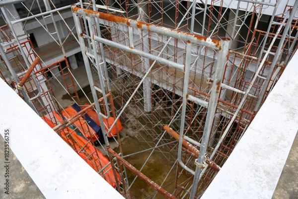 Obraz Scaffolding Framework Inside an Unfinished Concrete Structure