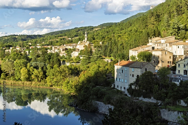 Obraz Densely packed hillside village in Sisteron, France, with stone and stucco buildings featuring terracotta tiled roofs.