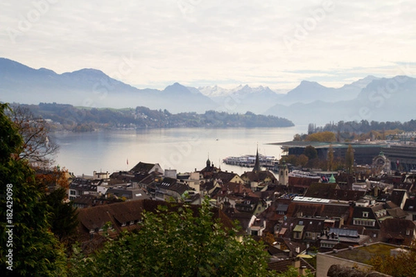 Obraz Miasto wśród gór