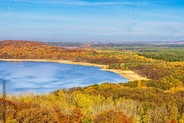 Fototapeta Herbstliche Wälder und Jasmunder Bodden auf der Insel Rügen