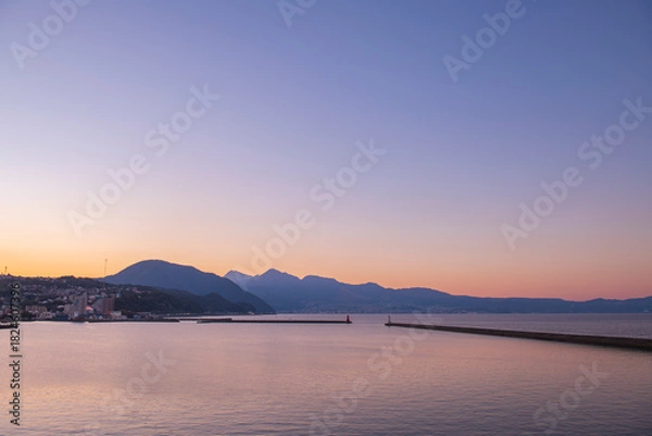 Obraz 夕暮れの別府湾と西大分港の穏やかな海景色