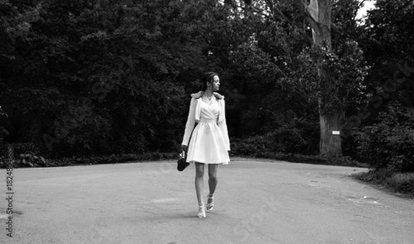 Obraz A girl in a festive outfit walks down the street